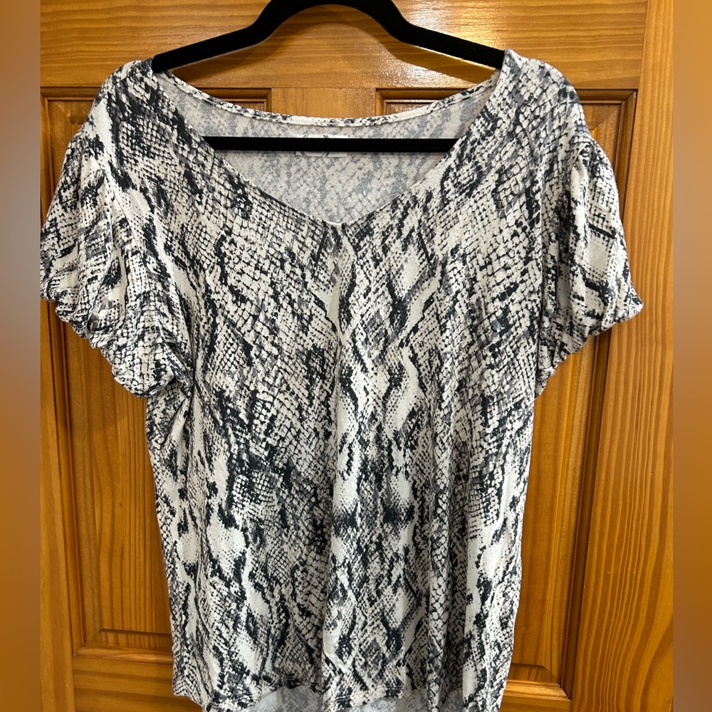 Maurices 24/7 Snake Skin Printed Top Size XL